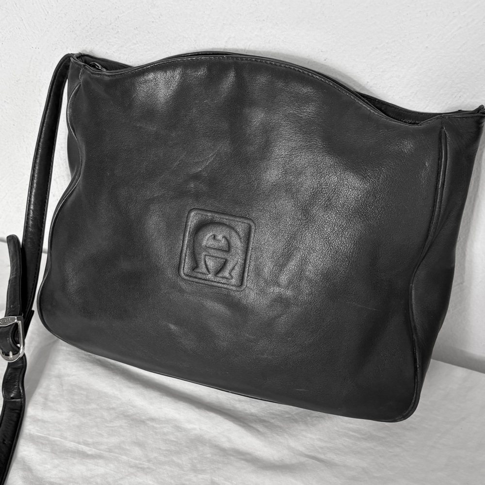 ETIENNE AIGNER Vintage Embossed Big Logo Minimalist Leather Crossbody Bag Purse - Picture 11 of 16